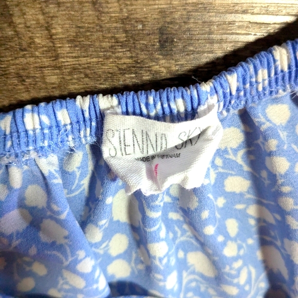 Sienna Sky Crop Top, Size Medium - Picture 6 of 6